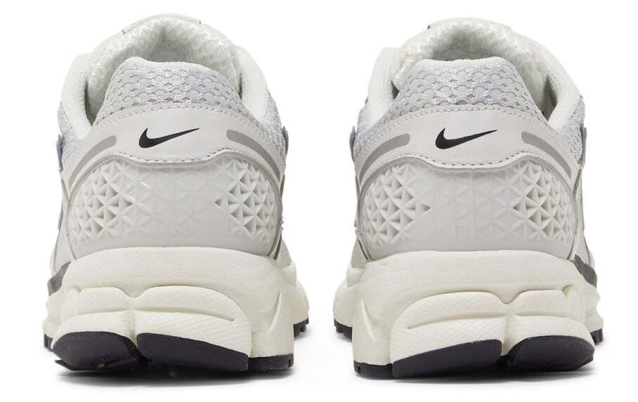 Nike Zoom Vomero 5 Photon Dust 'Metallic Silver Cinza'